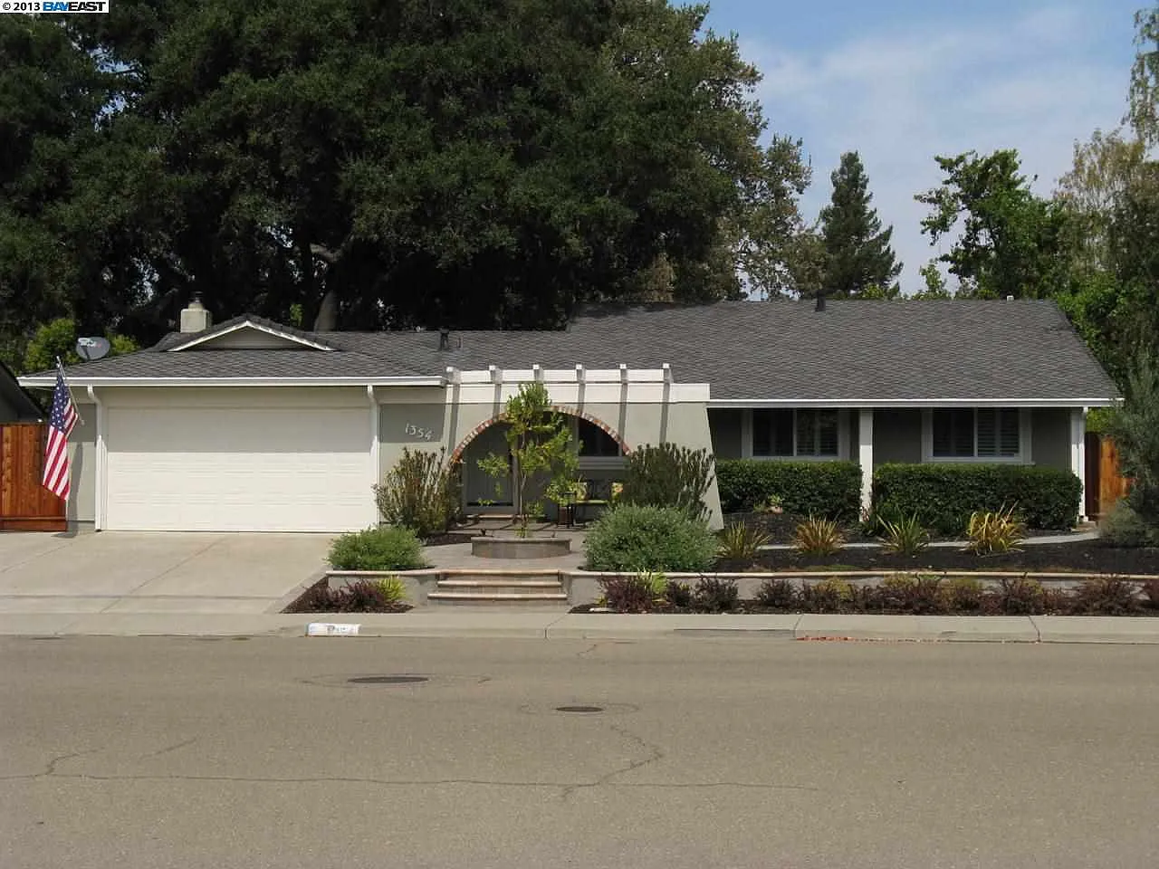 1354 Lexington Way photo 1