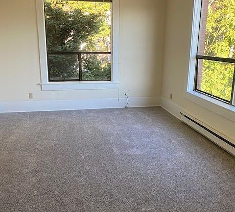 3rd image of 602 Melrose Ave E APT 403
