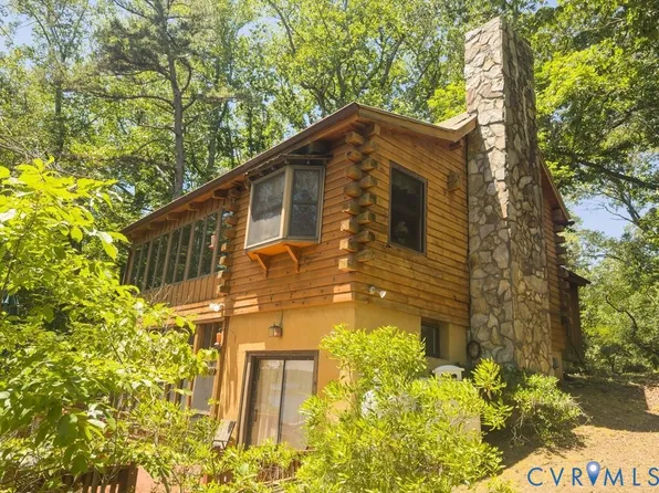 97 Overlook Ln, Burgess, VA 22432