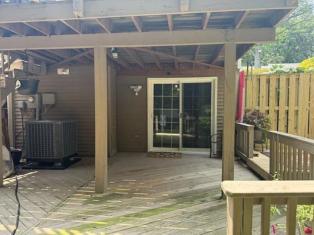 1 bed, 1.0 bath, 1907 sqft, $1,550 — Photo 2