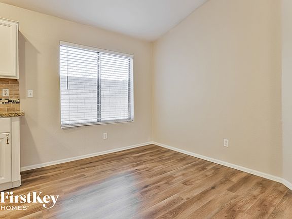 4th image of 425 W Jersey Way