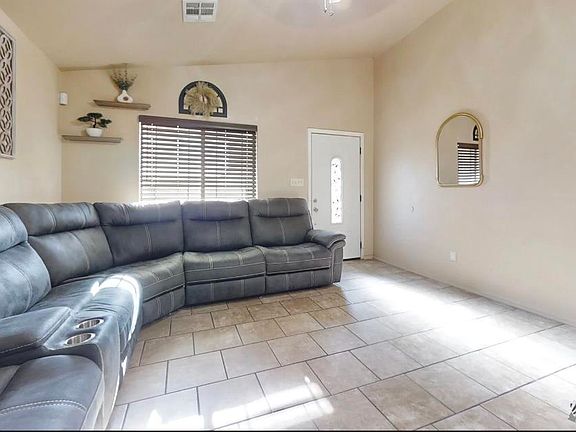 4th image of 2321 N Vega Ave