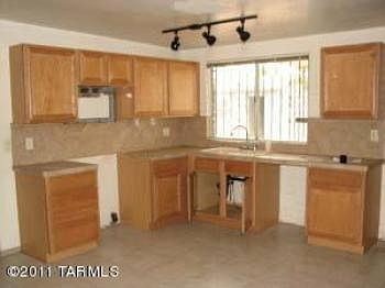 3rd image of 6622 S Camino De La Tierra