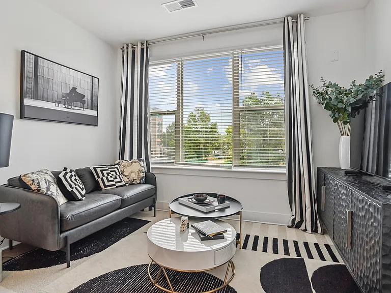 Link Apartments Mint Street — Photo 37