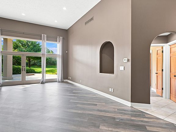 4th image of 4010 Augusta Ln