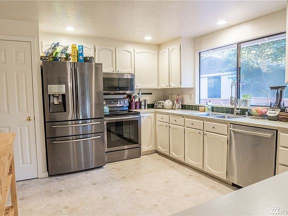 4th image of 15417 223rd Ave NE