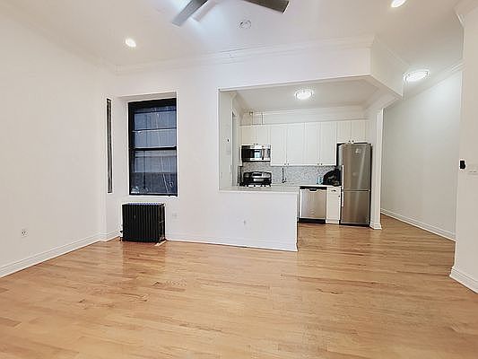 3rd image of 115 W 104th St APT 35