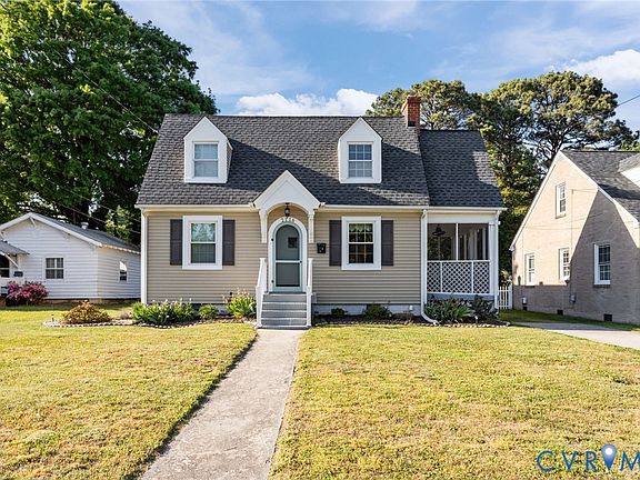 3rd image of 2116 Maplewood Rd