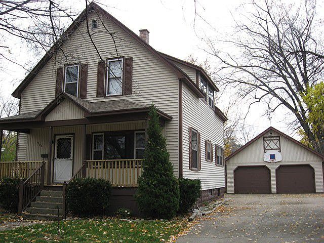 Relaxed living with maintenance-free vinyl siding