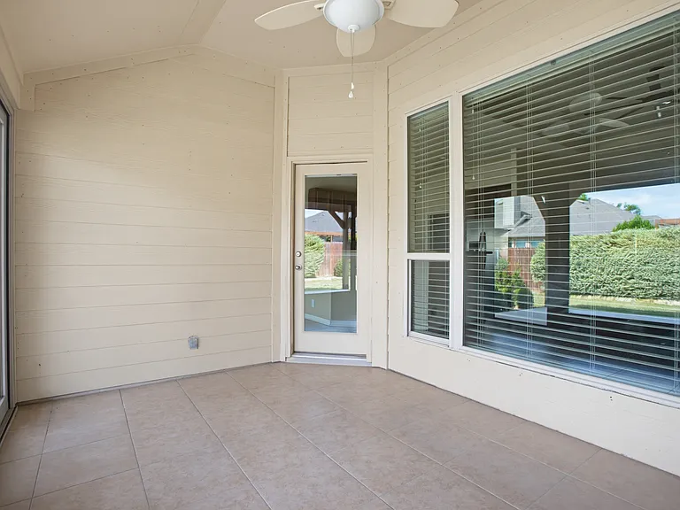 30612 Holstein Rd — Photo 23