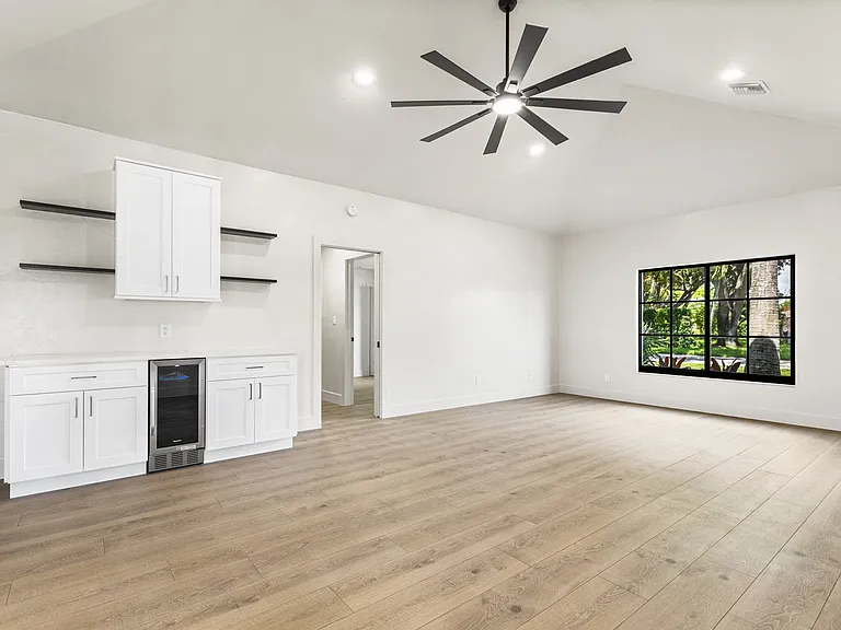 1911 Princess Ct — Photo 11