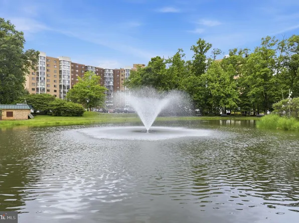 15115 Interlachen Dr #3-215, Silver Spring, MD 20906