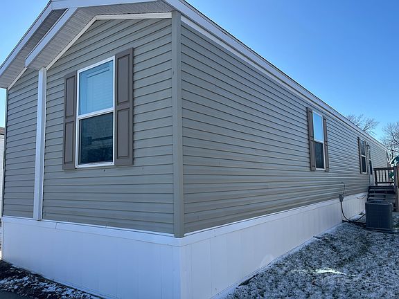 3rd image of 1440 W Plum #178
