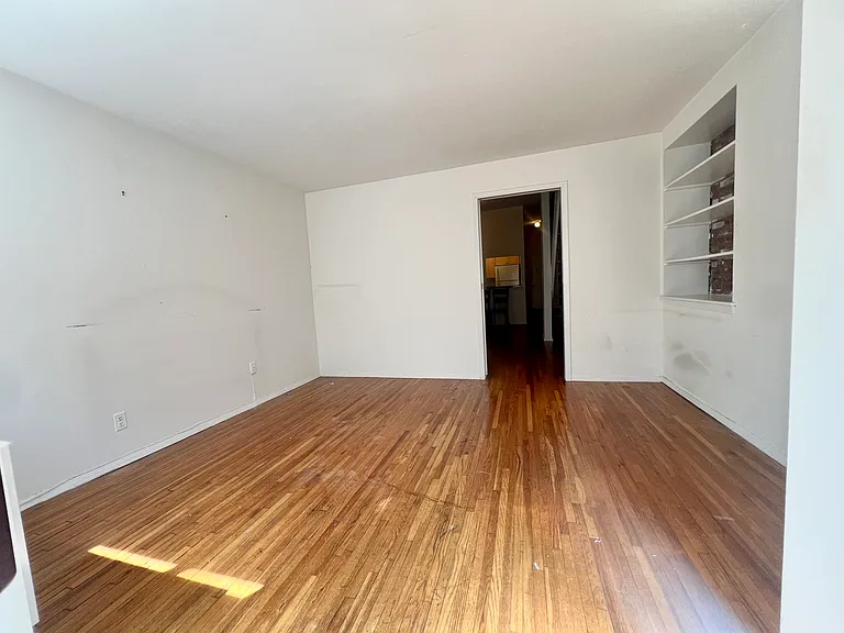 320 E 65th St #520 — Photo 2