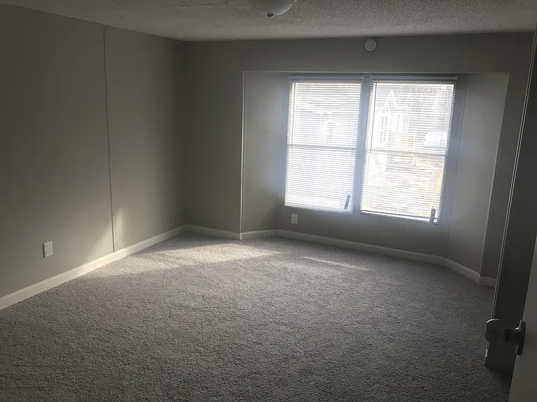 4331 State Road 43 N — Photo 3