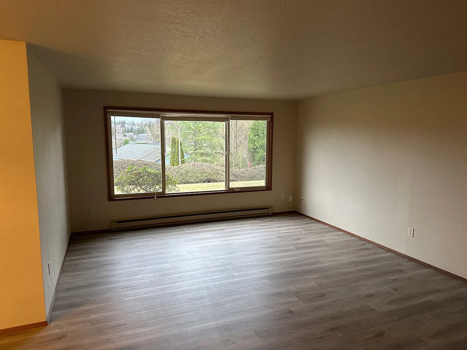 Large Mount Vernon 2 Bed 2 Bath — Photo 4