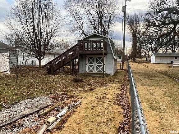 3rd image of 233 Woodland Dr
