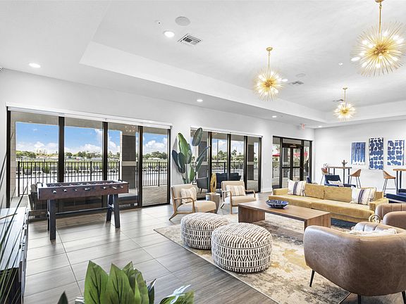 RESIDENT LOUNGE