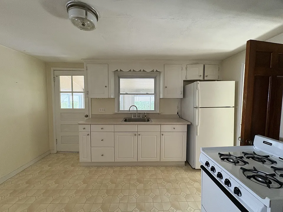 18 Evelyn Rd #2