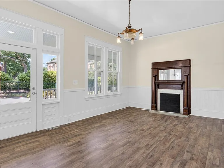 114 Forest Ave — Photo 2