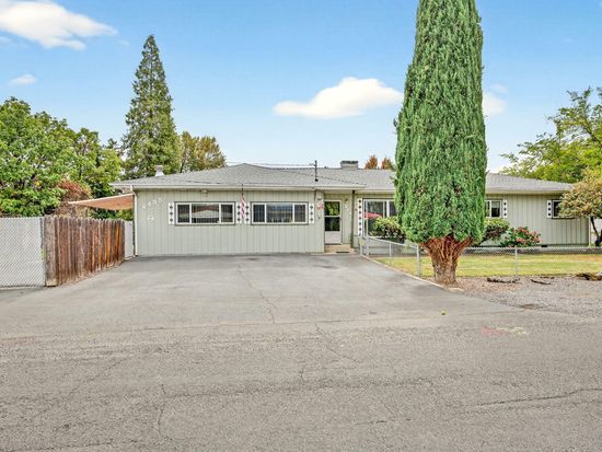 2435 Stearns Way, Medford, OR 97501