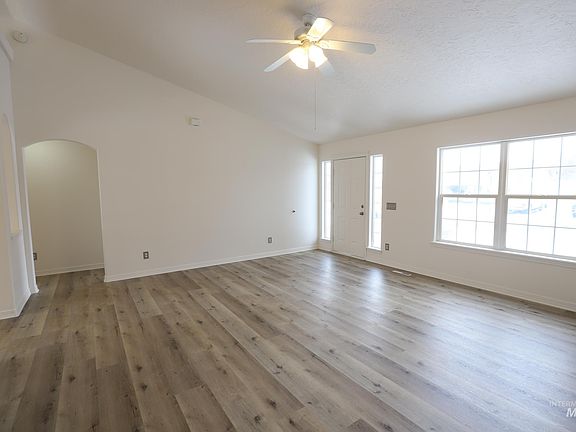 3rd image of 862 Hollyann Ct