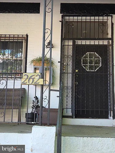 262 W Apsley St #1 Photo 1
