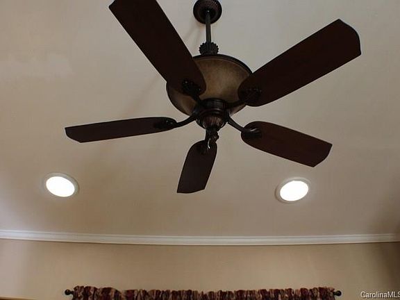 5th image of 702 Colby Cir #702