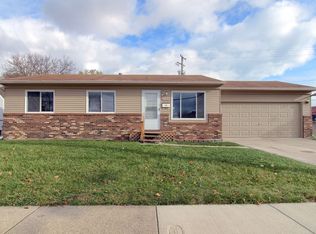 27336 Pinehurst St, Roseville, MI 48066