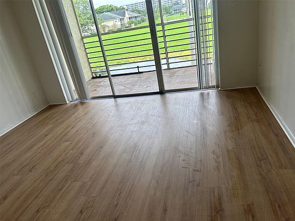 5th image of 2823 N COURSE Drive #201