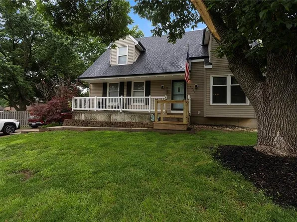 6902 Michael Ln, Pleasant Valley, MO 64068