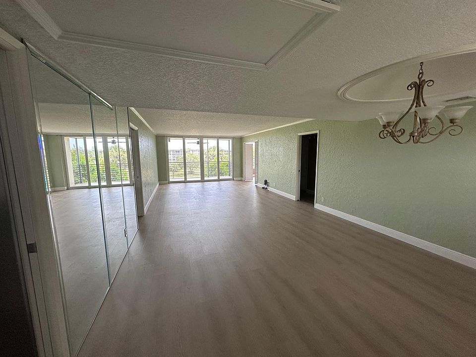 1st image of 3850 Oaks Clubhouse Drive #403