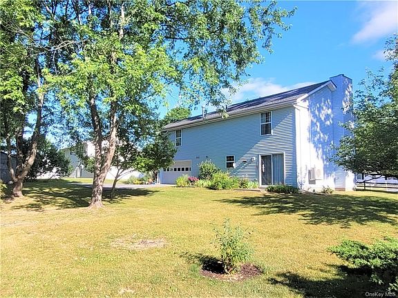 3rd image of 20 Hawk Ln