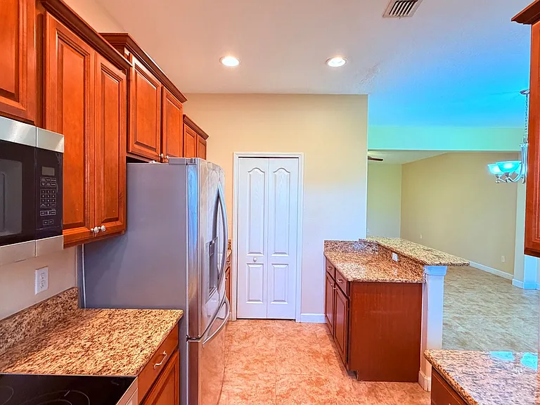 2832 Adelaide Ct — Photo 10
