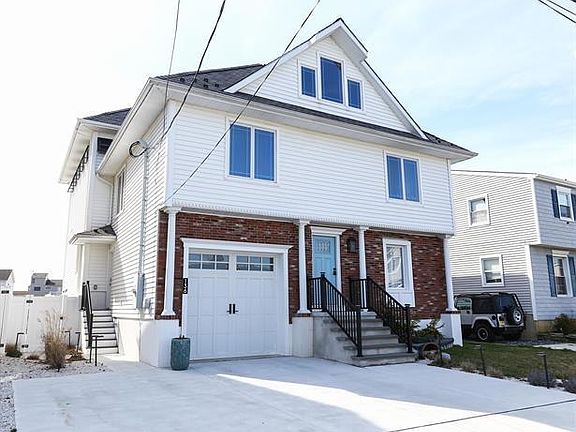 4th image of 136 Lincoln Dr