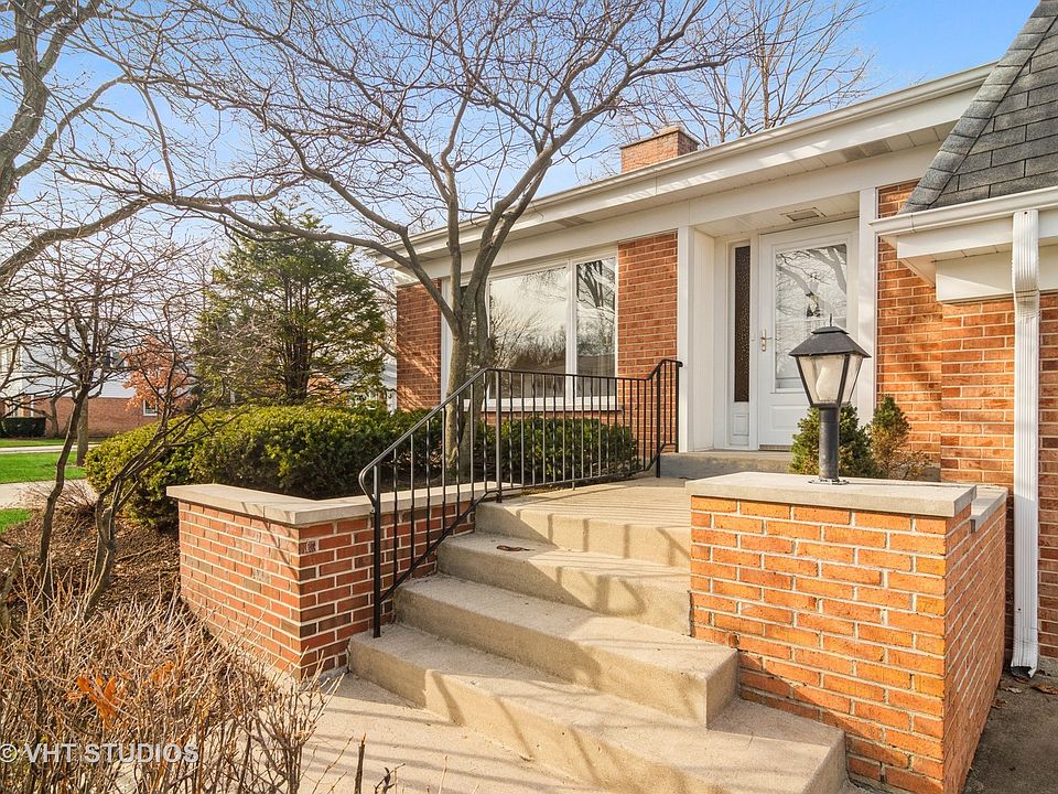 1st image of 4 N Regency Dr W