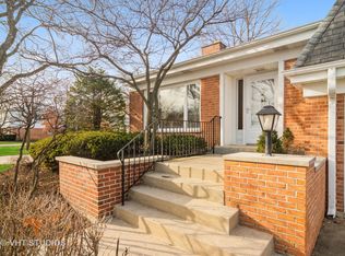 4 N Regency Dr W, Arlington Hts, IL 60004