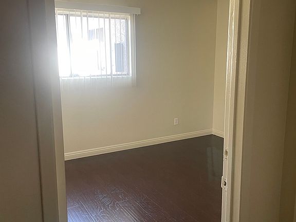 4th image of 10422 Fern Ave #3