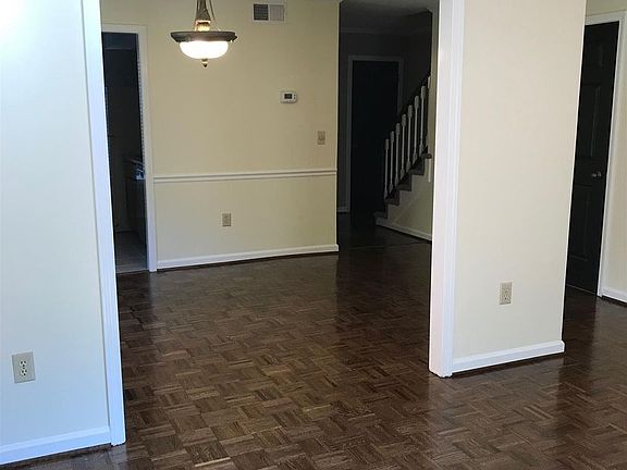 5th image of 329 Westfield Dr