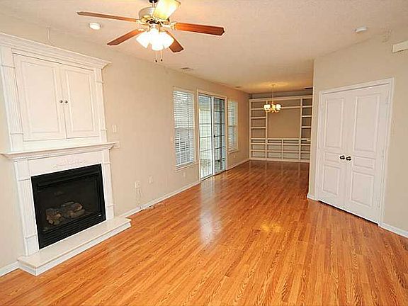 2nd image of 5985 Ludington Dr