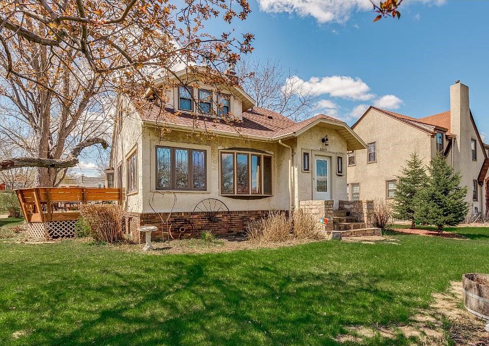 Charming 3BD, 2.5BA home located just one block north of trendy downtown Robbinsdale.