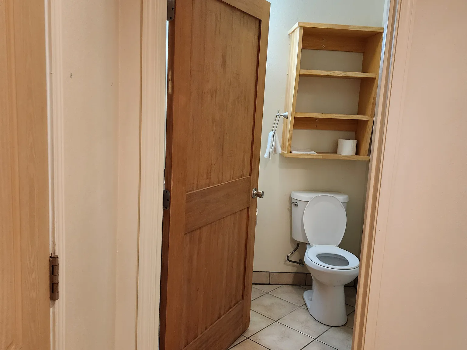 5 bed, 2.5 bath, 2500 sqft, $2,800 — Photo 3