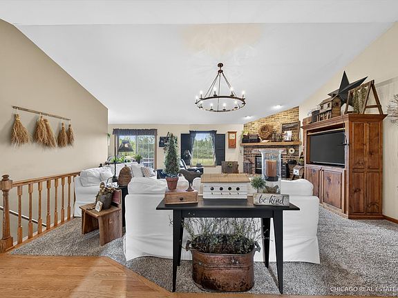 3rd image of 816 Doral Dr