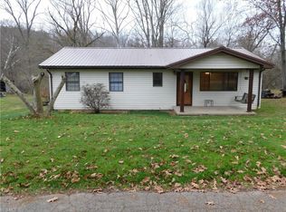 131 Holly Dr, Elizabeth, WV 26143