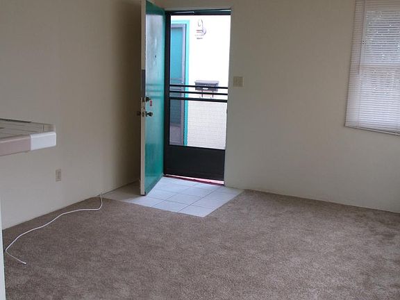 4th image of 1058 Emerald St