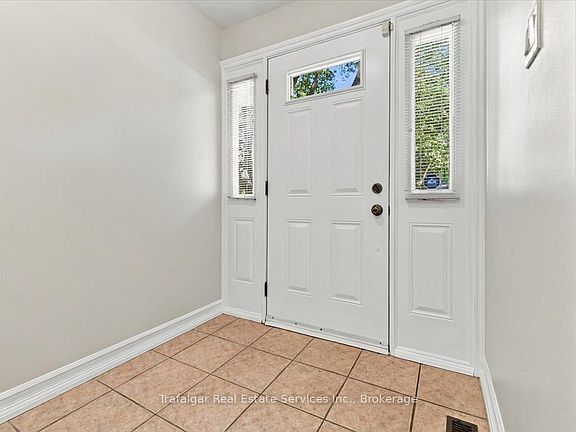5th image of 461 Maple Ave