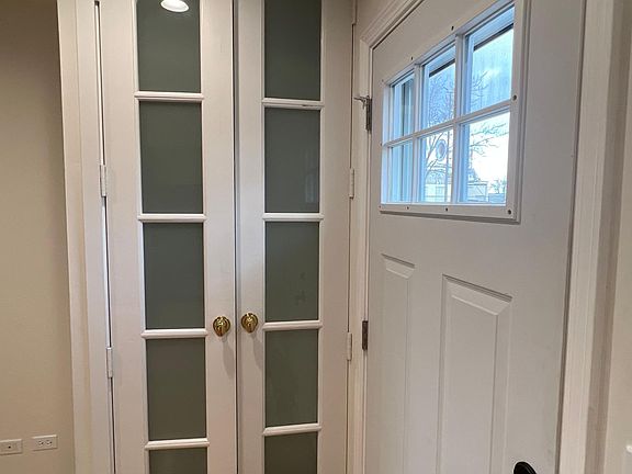 3rd image of 402 Somerset Ln #402