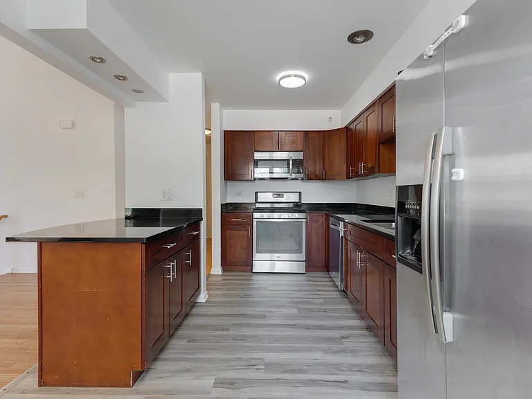 1113 Orleans Dr — Photo 8