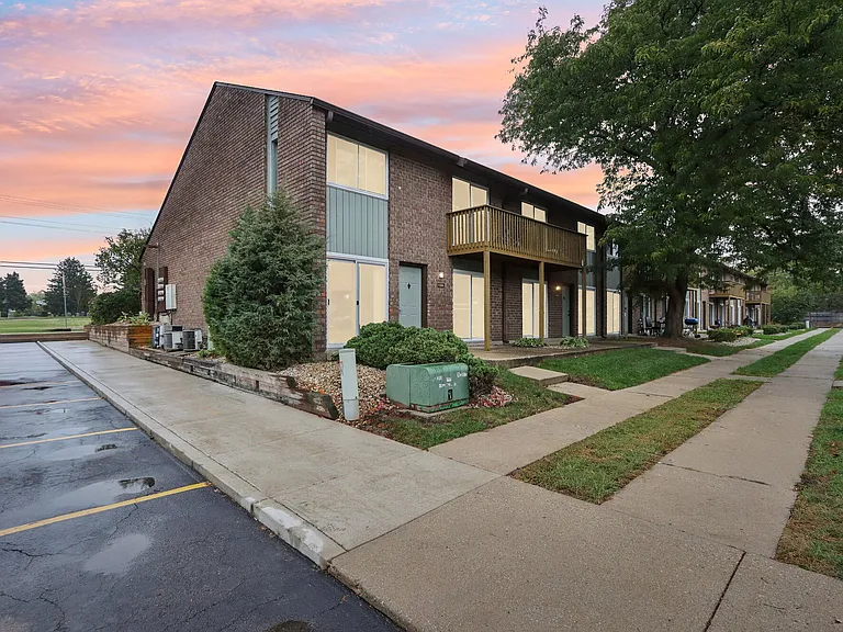Crystal Lake Apartments — Photo 15