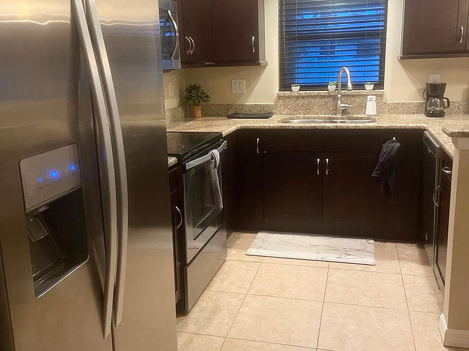 1st image of 1002 SE 5th Ave